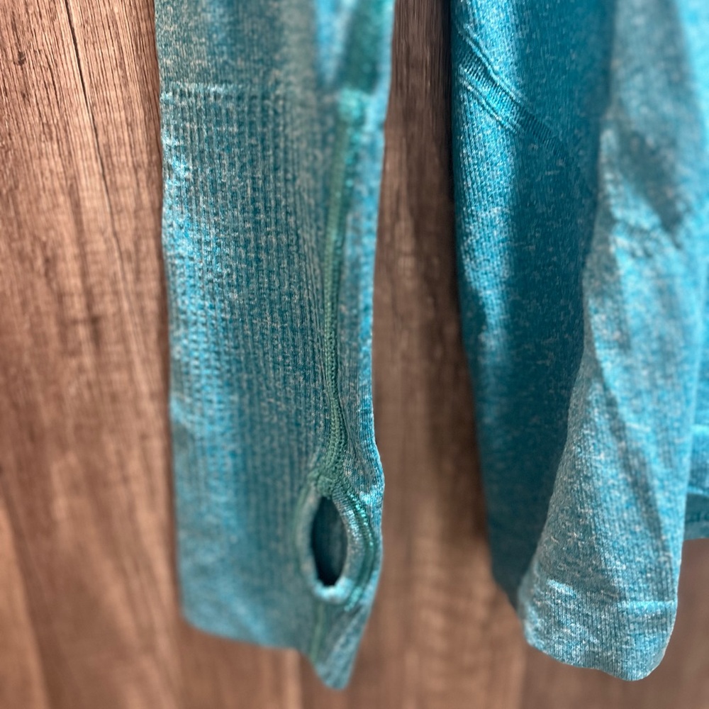 Lululemon Teal Long Sleeve Swiftly Tech 2.0 Hip length Size Womens 10 EUC - Picture 3 of 4